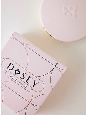 Dosey Pill Compact Travel Pill Organizer
